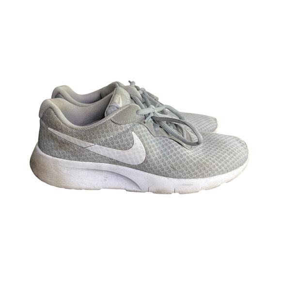 Nike Tanjun Sneakers Kids 6.5Y Wolf Gray white Running Shoes - Picture 3 of 9